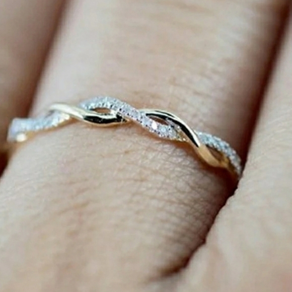 18 K Rose Gold Plated Ring with Lab Created/Simulated Diamonds Size 8 NWOT - Picture 5 of 6